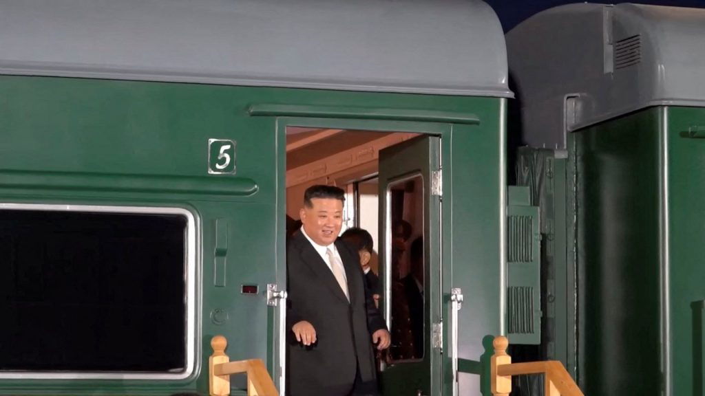 Κιμ Γιονγκ Ουν: Εντυπωσιακές εικόνες από την άφιξη του στη Ρωσία – Πήγε με το τεθωρακισμένο τρένο του