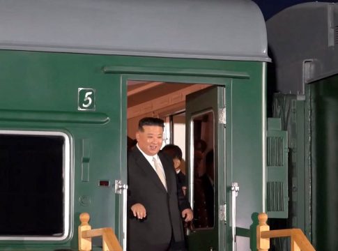 Κιμ Γιονγκ Ουν: Εντυπωσιακές εικόνες από την άφιξη του στη Ρωσία – Πήγε με το τεθωρακισμένο τρένο του