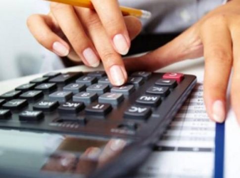 Πότε μειώνονται τελικά οι ασφαλιστικές εισφορές των εργοδοτών