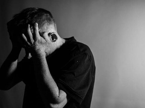 Οι νεκροί από αυτοκτονία περισσότεροι από τα θύματα πολέμων – Αύξηση και στην Ελλάδα