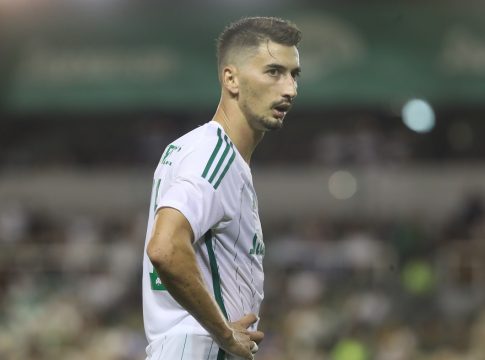 Μέσα στις κλήσεις της Σερβίας Ζίβκοβιτς, Μλαντένοβιτς και Τζούρισιτς