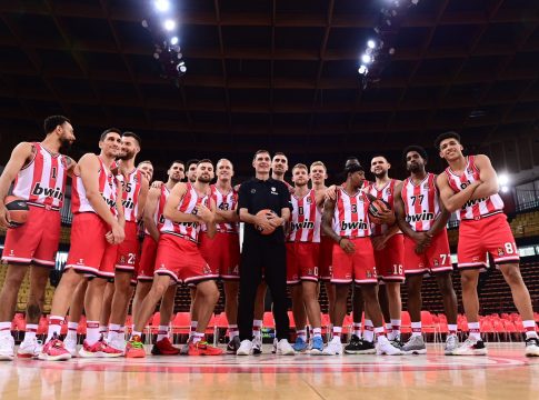 Αυτές είναι οι νέες φανέλες του Ολυμπιακού (pics+vids)