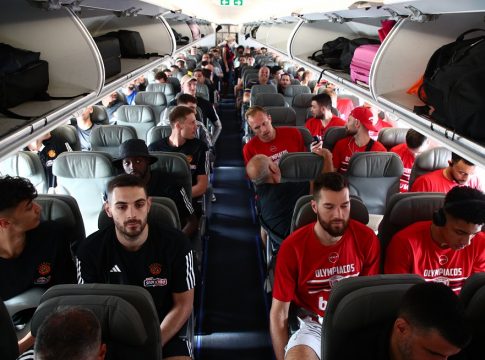 Super Cup: Ολυμπιακός, Παναθηναϊκός και Περιστέρι πέταξαν με την ίδια πτήση για Ρόδο (pics)