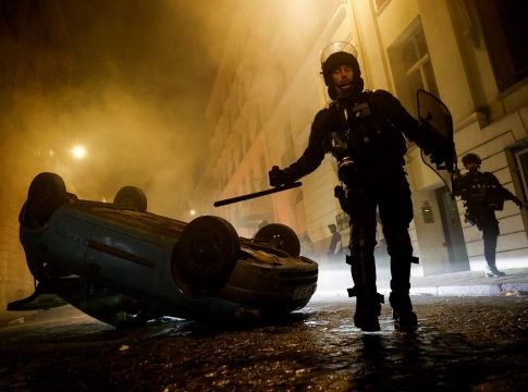 Νεκρός έφηβος – Συγκρούστηκε με αστυνομικό όχημα