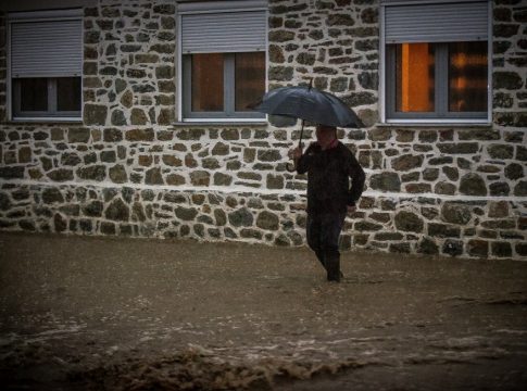 Κακοκαιρία Elias: Πάνω από 300 απεγκλωβισμοί στον Βόλο
