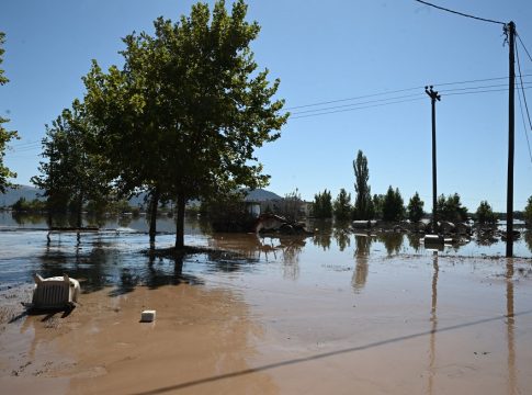 «Νάρκη» τα μολυσμένα νερά στη Θεσσαλία – Απειλούν ανθρώπους και κτίρια