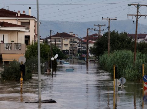 «Σε εγρήγορση οι οικισμοί γύρω από τον Πηνειό – Δεν κινδυνεύουν άνθρωποι στην Καρδίτσα»