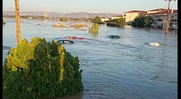 Συγκλονιστικές εικόνες από την πλημμυρισμένη Γιάννουλη