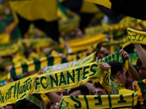 Σοκ στη Γαλλία: Οπαδός της Μαρσέιγ δέχθηκε επίθεση από χούλιγκανς της Ναντ και υπέστη καρδιακή προσβολή