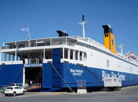 «Όλοι φωνάζαμε τι κάνεις, τι κάνεις»: Συγκλονιστικές μαρτυρίες για την τραγωδία στον Πειραιά (vids)