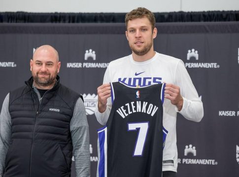 Παρουσιάστηκε ο Βεζένκοφ από τους Κινγκς: «Κομβικό που ήρθαν πέρυσι σχεδόν όλοι για να με δουν»