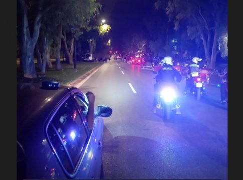 Πάνω από 300 παραβάσεις και 12 συλλήψεις χθες βράδυ στην παραλιακή Αθηνών – Σουνίου