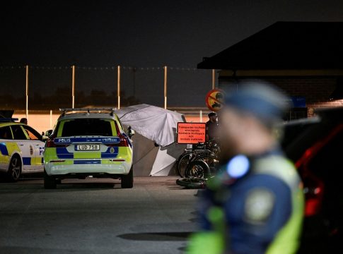 «Νέοι στη Σουηδία επικοινωνούν μόνοι τους με συμμορίες ζητώντας να διαπράξουν φόνους»