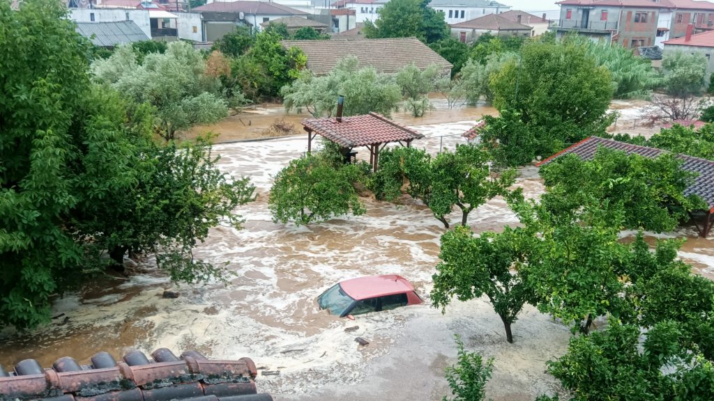«Σαρώνει» τη χώρα ο «Daniel»: Πού θα πέσουν ισχυρές βροχές τις επόμενες ώρες – Συναγερμός για πλημμύρες