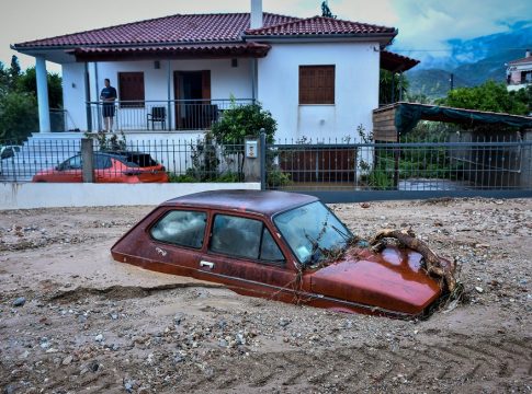 Εισπρακτική πήρε την αποζημίωση του πλημμυροπαθούς πεθερού του