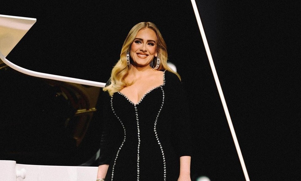 Η Adele ρίχνει… άκυρο στους θαυμαστές της και σταματά τις selfies λόγω κορωνοϊού