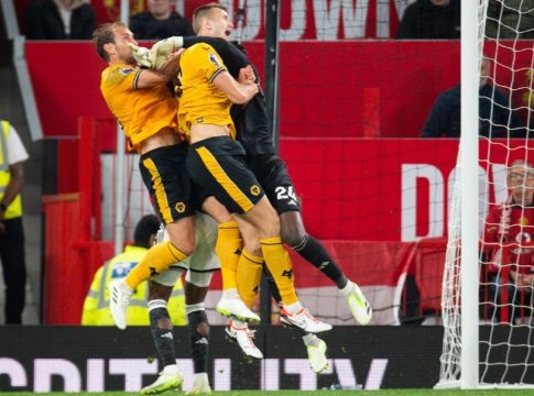 Στον «αέρα» η συνομιλία του διαιτητή με τον VAR του Μάντσεστερ Γιουνάιτεντ-Γουλβς (vid)