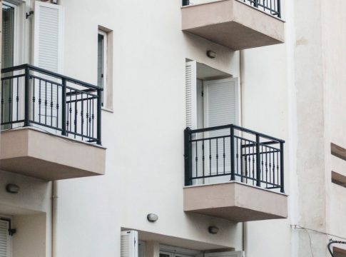 Θεσσαλονίκη: Στο αυτόφωρο δύο γείτονες για μια κάμερα