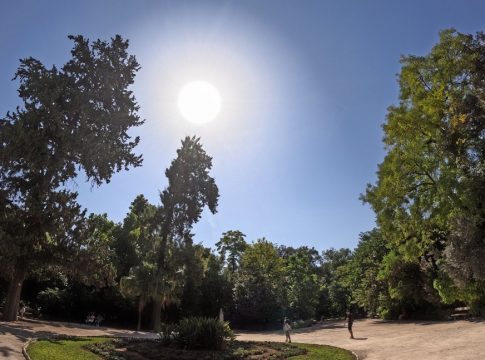 Καιρός: Έως τους 35 βαθμούς η θερμοκρασία – Πού θα βρέξει