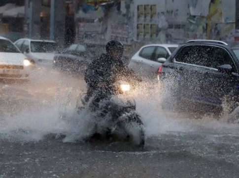 Πολιτική Προστασία: Συναγερμός για τα επικίνδυνα καιρικά φαινόμενα – Τι αποφασίστηκε σε έκτακτη σύσκεψη – Ποιες περιοχές είναι στο «κόκκινο»
