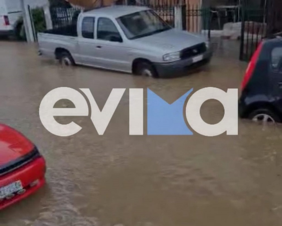 Κακοκαιρία Daniel: Εγκλωβισμένοι οδηγοί στο Αλιβέρι – Πλημμύρισαν δρόμοι