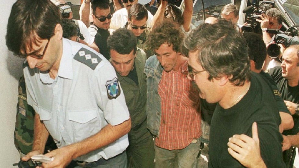 Η τριπλή παιδοκτονία που σόκαρε την Ελλάδα το 1999 – Όταν ο Γιώργος Μεταξάκης έπνιξε τα αγγελούδια του πετώντας τα στο ποτάμι (vid)