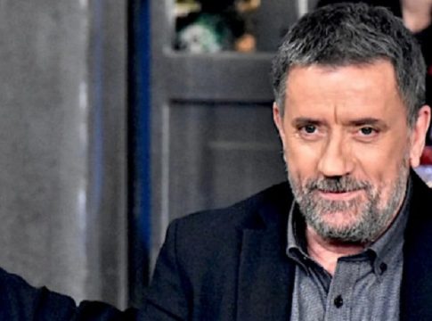 Επίθεση ΣΟΚ στον Σπύρο Παπαδόπουλου – Του έριξε μπουνιά αστυνομικός (ΒΙΝΤΕΟ)