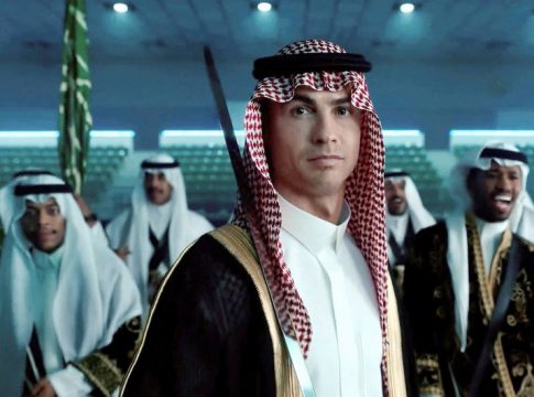 Απίστευτο βίντεο με τον Κριστιάνο Ρονάλντο ντυμένο Άραβα σεΐχη