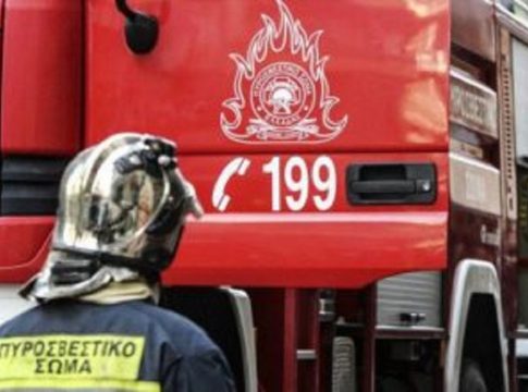 Φωτιά στο Νέο Ηράκλειο: Πυρκαγιά σε συνεργείο αυτοκινήτων – Έκλεισε η λεωφόρος Ηρακλείου