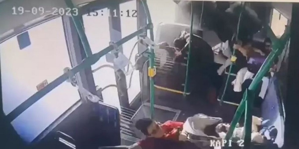 Σοβαρό τροχαίο με λεωφορείο στην Τουρκία – Οι επιβάτες του βρέθηκαν στον… αέρα