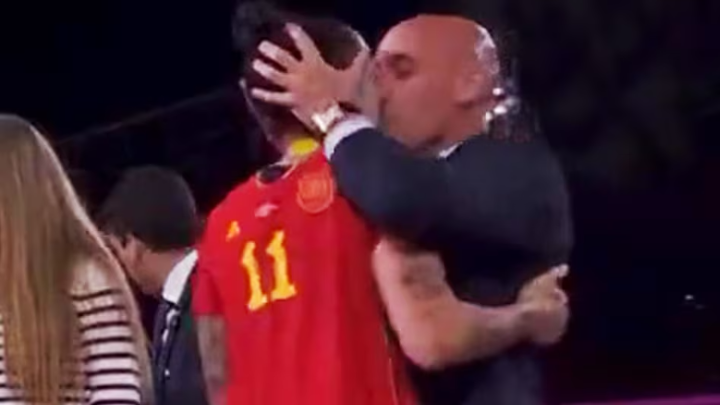 Τρεις παίκτριες της Εθνικής Ισπανίας καταθέτουν στις 2/10 για το φιλί του Ρουμπιάλες στην Ερμόσο