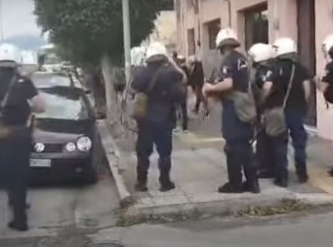Blue Horizon: Ένταση και χημικά σε διαμαρτυρία στην Πάτρα για τη δολοφονία του Αντώνη (pic, vid)