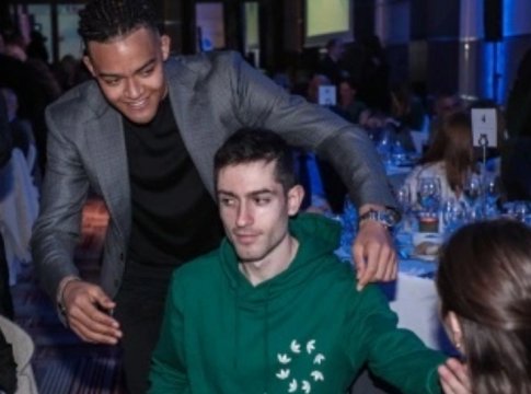 Κούκλα, πετυχημένη, στέκεται «βράχος» δίπλα του: Αυτή είναι η σύντροφος του Τεντόγλου που του έχει «κλέψει» την καρδιά