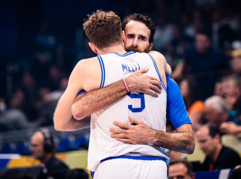 Το συγκινητικό αντίο του Τζίτζι Ντατόμε (vid)