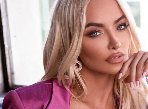 Λίντσεϊ Πέλας: Το supermodel του Instagram που ξετρελάθηκε με τη Σέριφο