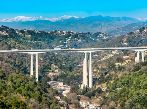 Σοκ στη Γαλλία: Ποδοσφαιριστής της Νις απειλεί να αυτοκτονήσει από γέφυρα