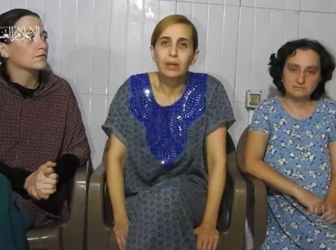 Πόλεμος Ισραήλ – Χαμάς: Νέο βίντεο στη δημοσιότητα με τρεις ομήρους να ασκούν κριτική στον Νετανιάχου