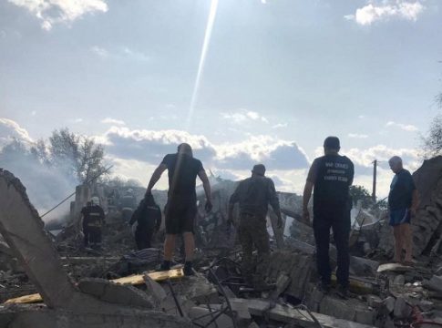 Ρωσική επίθεση στο Χάρκοβο της Ουκρανίας άφησε πίσω της 49 νεκρούς