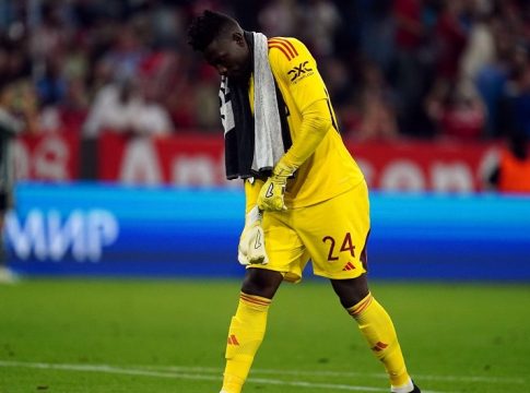 Τεν Χάαγκ: «Είμαι σίγουρος ότι ο Ονάνα θα κάνει καλύτερες εμφανίσεις»