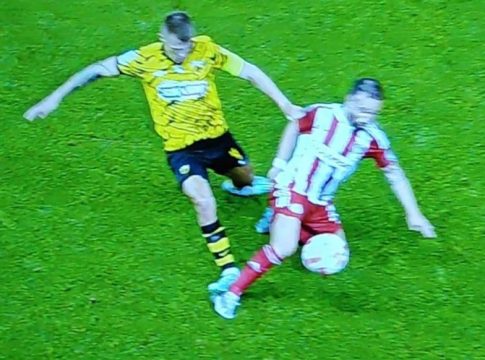 Χοντρή πρόκληση στο ντέρμπι: Έβαλαν στο VAR τον χειρούργο του Ολυμπιακός-ΑΕΚ (vid)