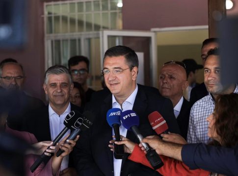 Αυτοδιοικητικές εκλογές: Άνετη επικράτηση Τζιτζικώστα στην Κεντρική Μακεδονία – Μάχη για τη δεύτερη θέση