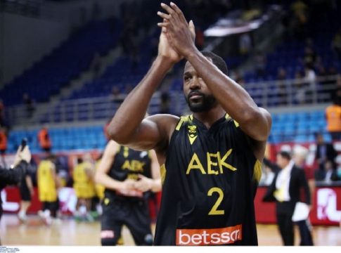 Χολ: «Όλη η ομάδα ήταν MVP, δάσκαλος του μπάσκετ ο Πλάθα»