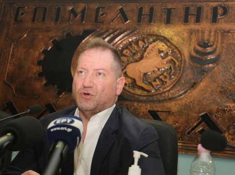 Ξέσπασε ο Νταβέλης: «50 κανίβαλοι που δεν γεμίζουν ένα ταξί είναι απέναντί μας»