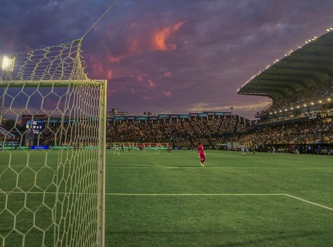 Κόντρα στον Πανσερραϊκό ο Άρης, μάχη στο Αγρίνιο