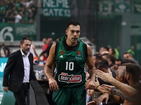 Βγήκε μπροστά όταν η μπάλα «έκαιγε», αλλά… – Τι έκανε ο Σλούκας στα τελευταία λεπτά (vid)