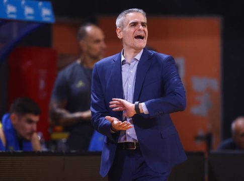 Ο Καστρίτης απάντησε στον Μπαρτζώκα: «Δεν παίζει μόνο ο Άρης αυτό το physical παιχνίδι»