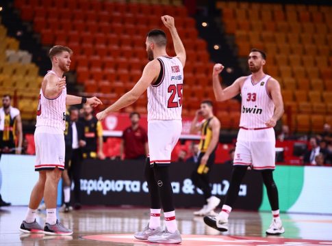 Ολυμπιακός – ΑΕΚ 79-71: Λαρεντζάκης και Γουόκαπ «εκτέλεσαν» την «Ένωση