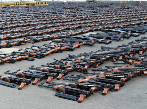 Οι ΗΠΑ θα μεταφέρουν όπλα που κατασχέθηκαν από το Ιράν στην Ουκρανία