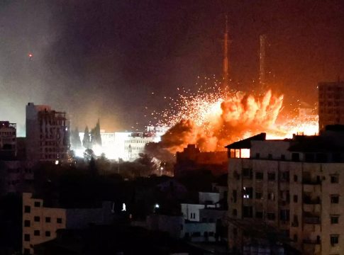 «Ανεπανάληπτη σφαγή» στη Γάζα – Ανελέητοι βομβαρδισμοί, σκοτώθηκαν και δημοσιογράφοι