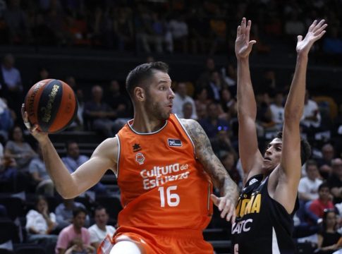 Το τρομερό buzzer beater του Στέφαν Γιόβιτς απέναντι στην Ζαλγκίρις (vid)